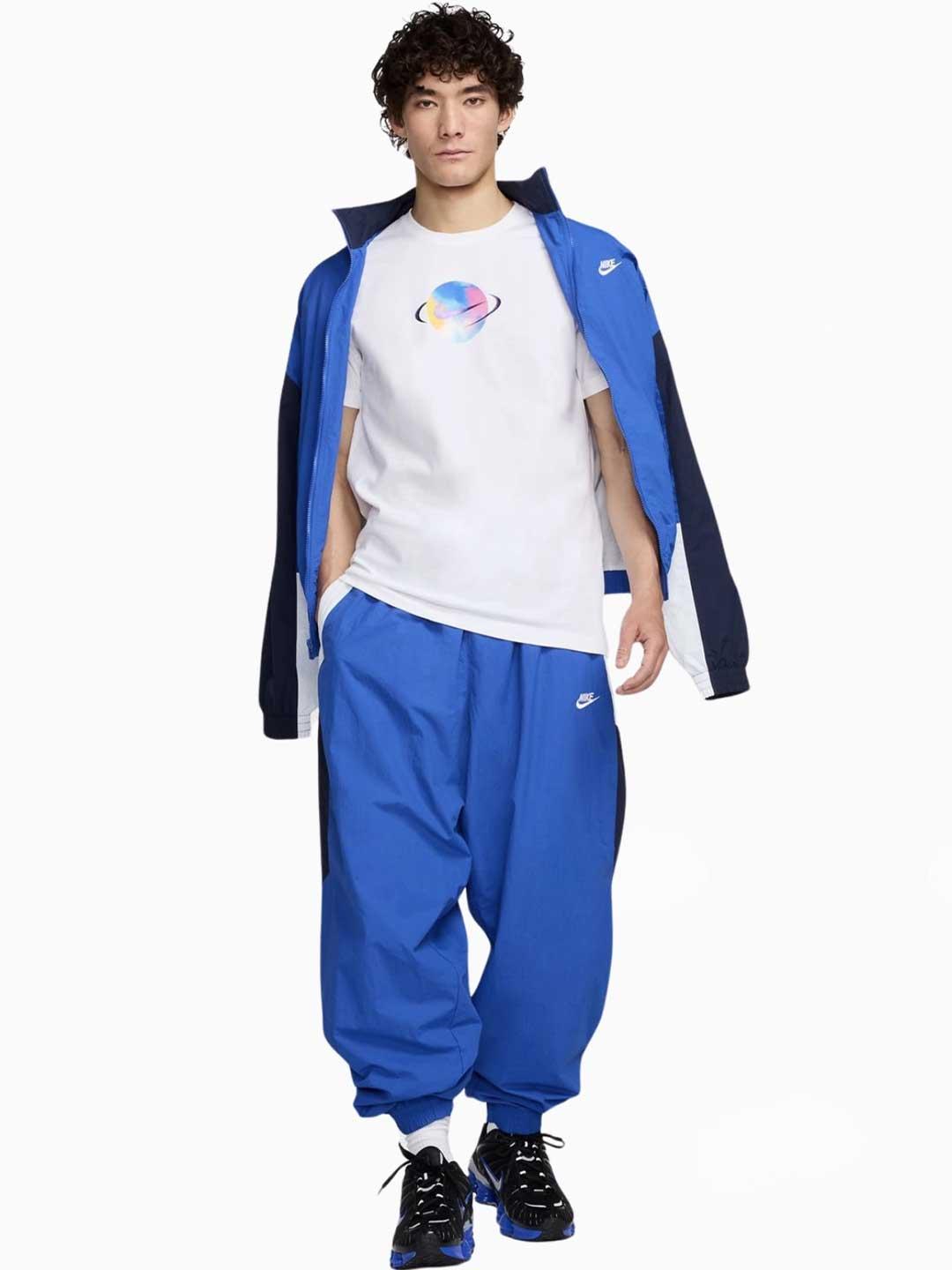 Nike t-shirt bianca con logo multicolor