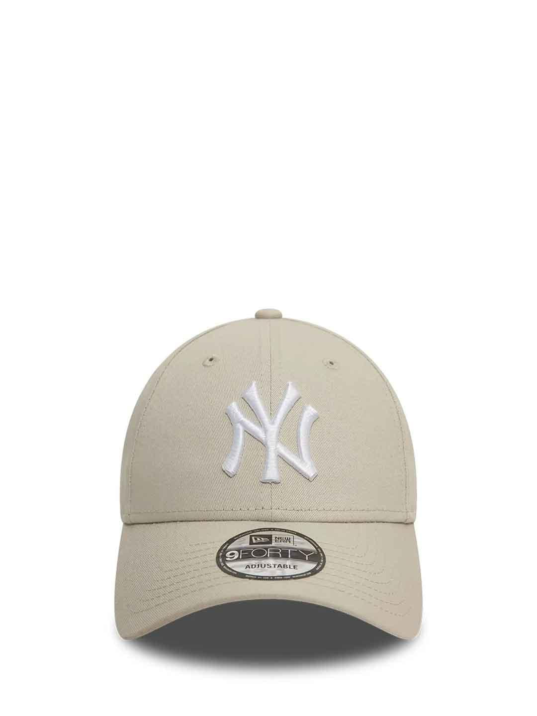 New Era 9Forty cappello beige con logo bianco