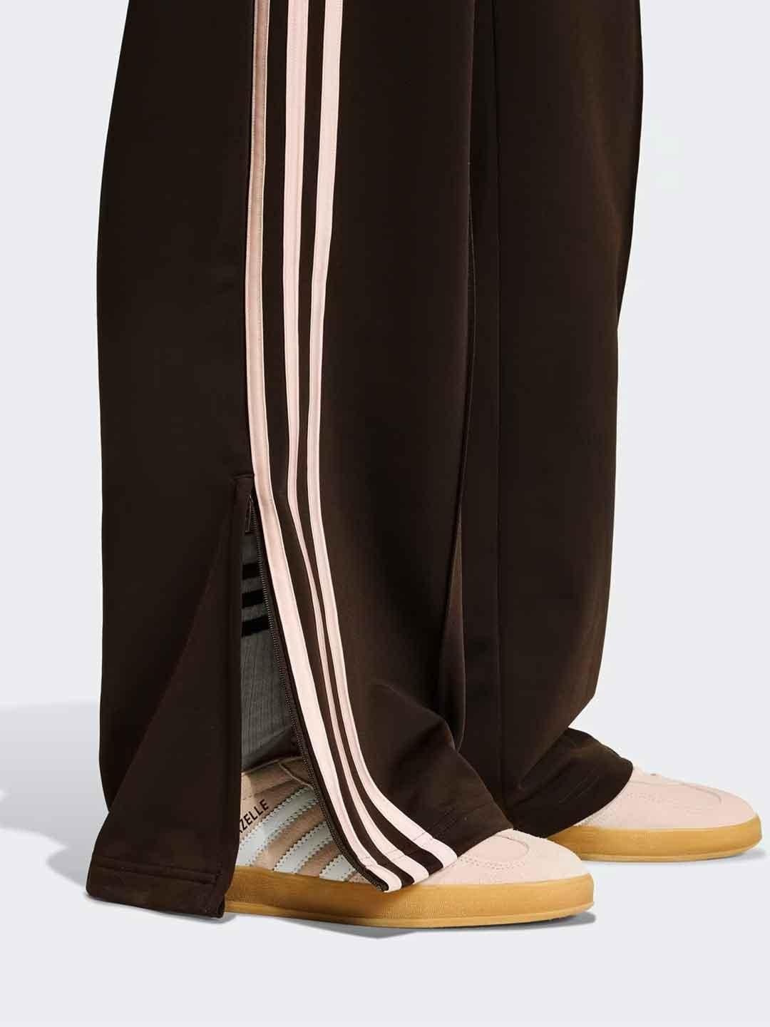 Adidas Firebird Loose pantalone marrone con bande rosa
