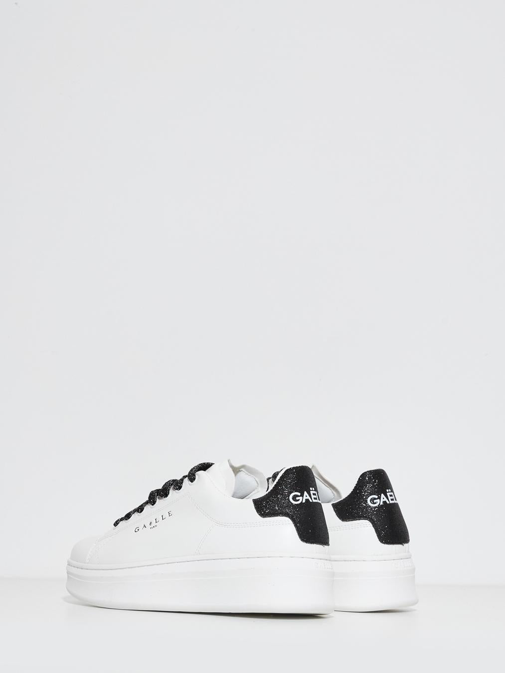 Gaelle sneakers basse bianco con tab nero glitterato