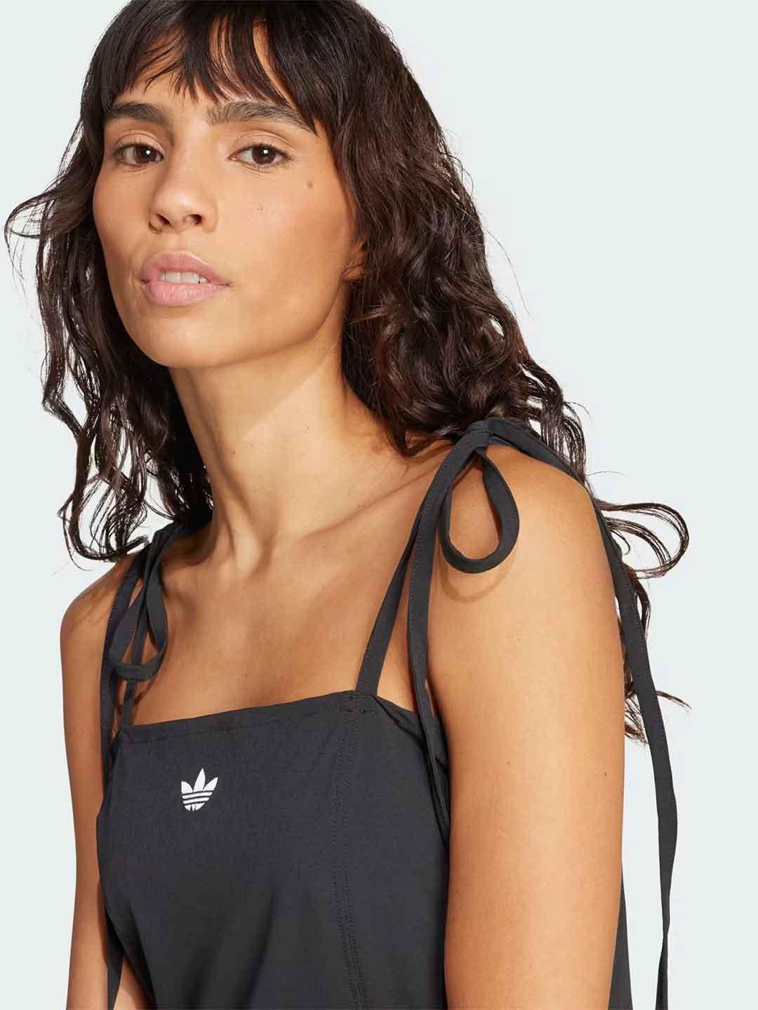 Adidas abito nero corto