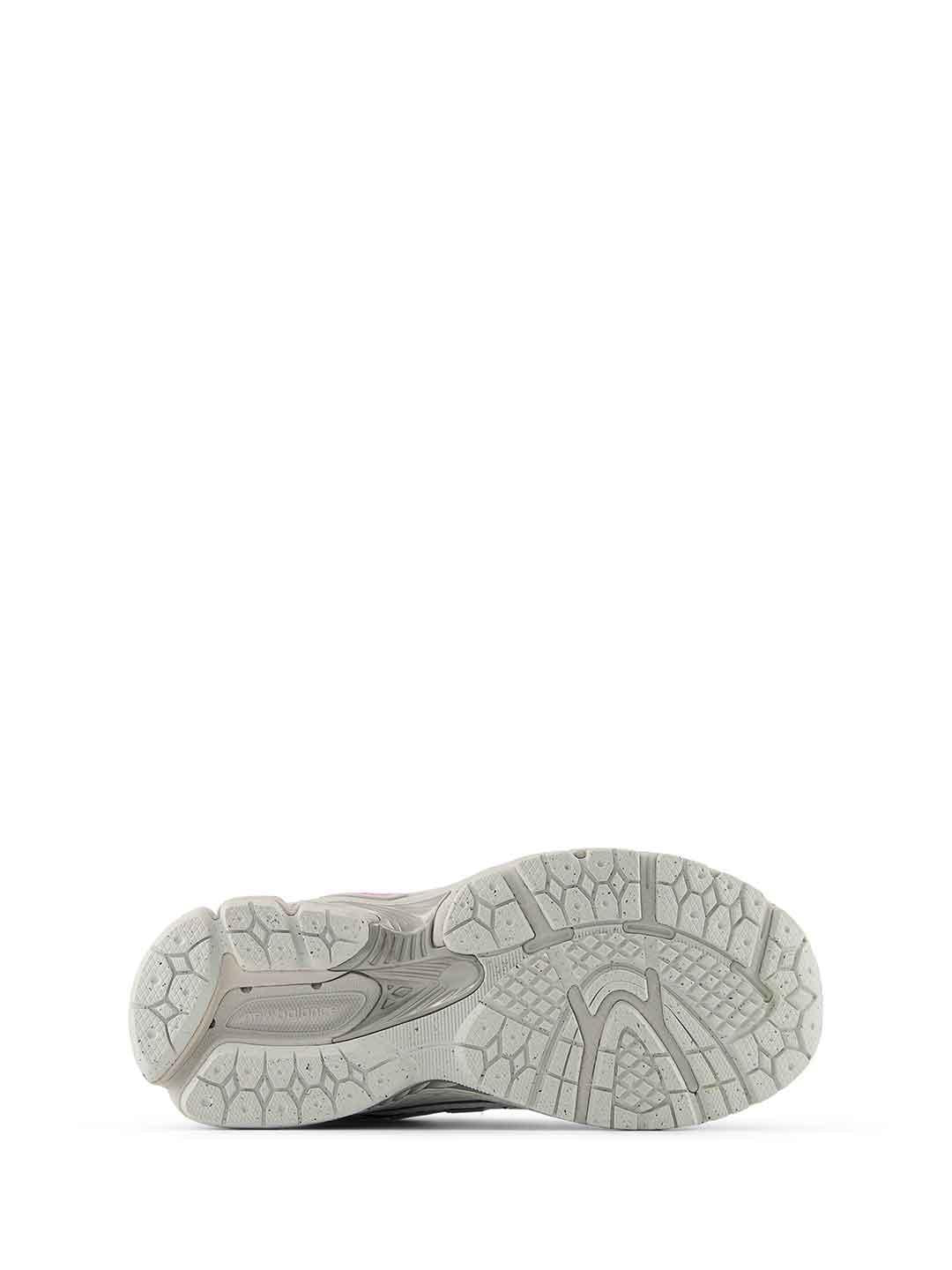 New Balance 1906 sneakers bianco e fucsia