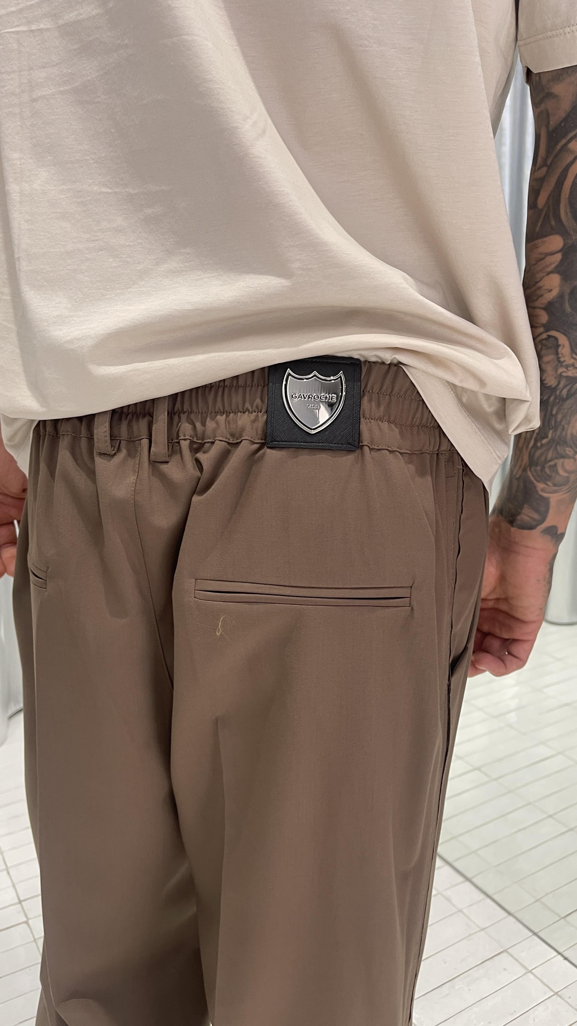 Gavroche pantaloni marrone con scudetto