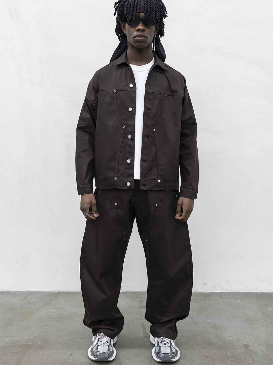 Present Day Carpenter coordinato marrone in jeans