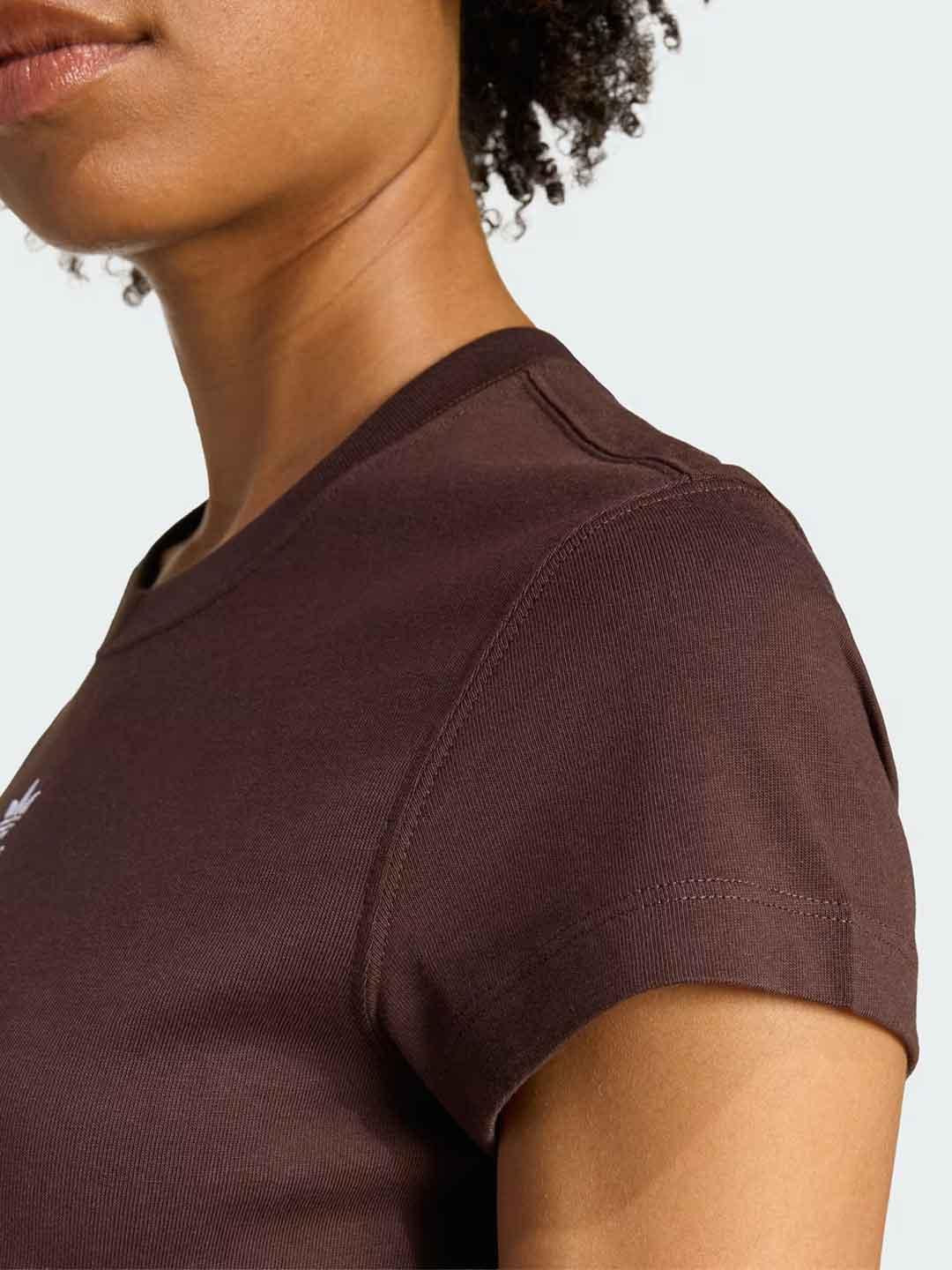 Adidas Essentials t-shirt marrone a coste