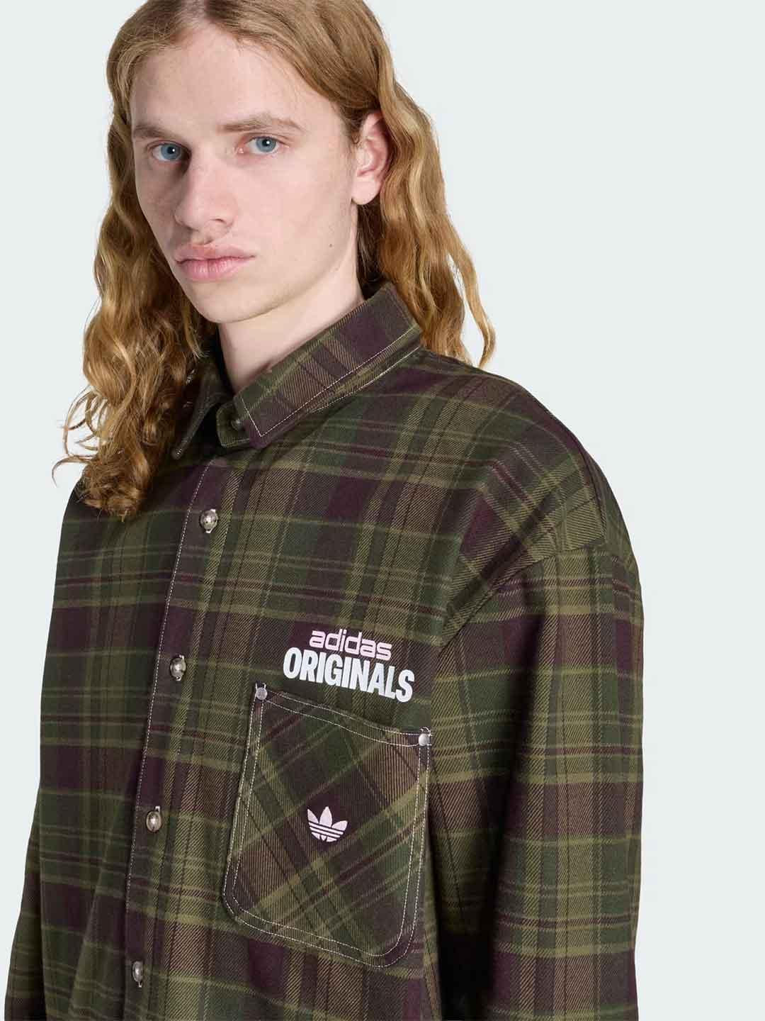 Adidas camicia verde con taschino