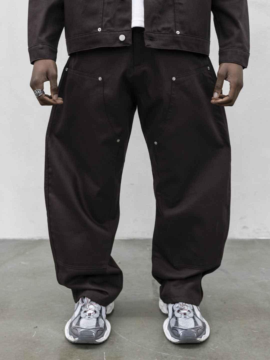 Present Day Carpenter coordinato marrone in jeans