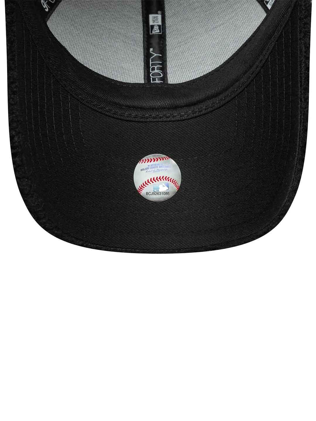 New Era 9FORTY cappello nero in teddy