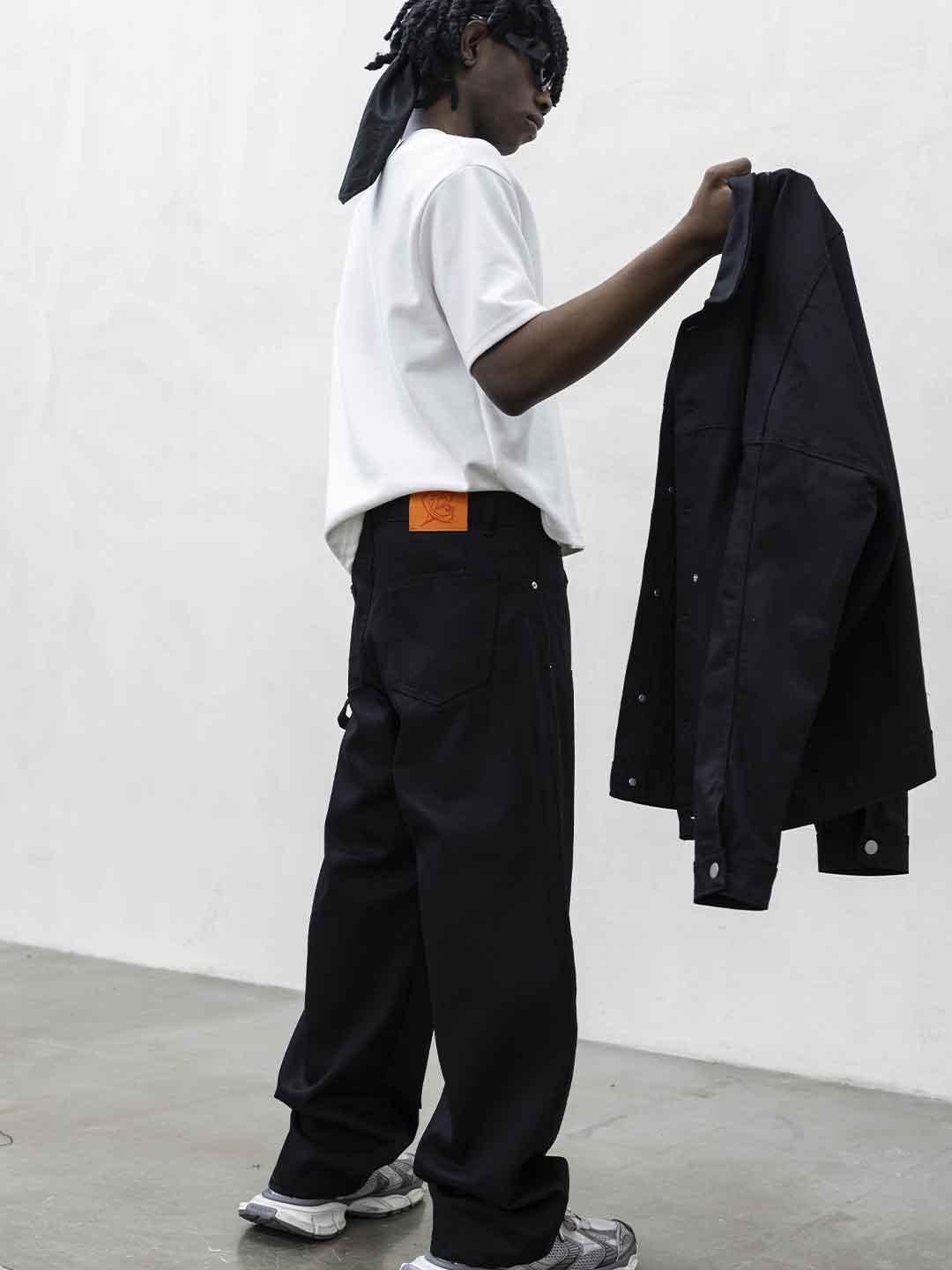 Present Day Carpenter coordinato nero in jeans