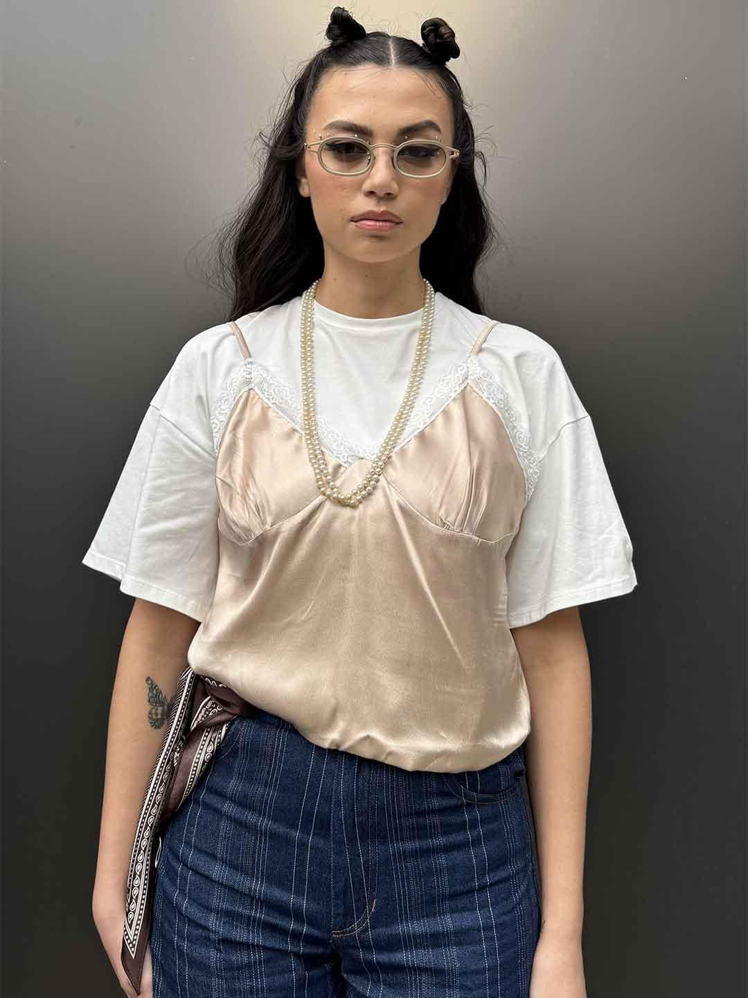 Tensione In t-shirt rosa con top