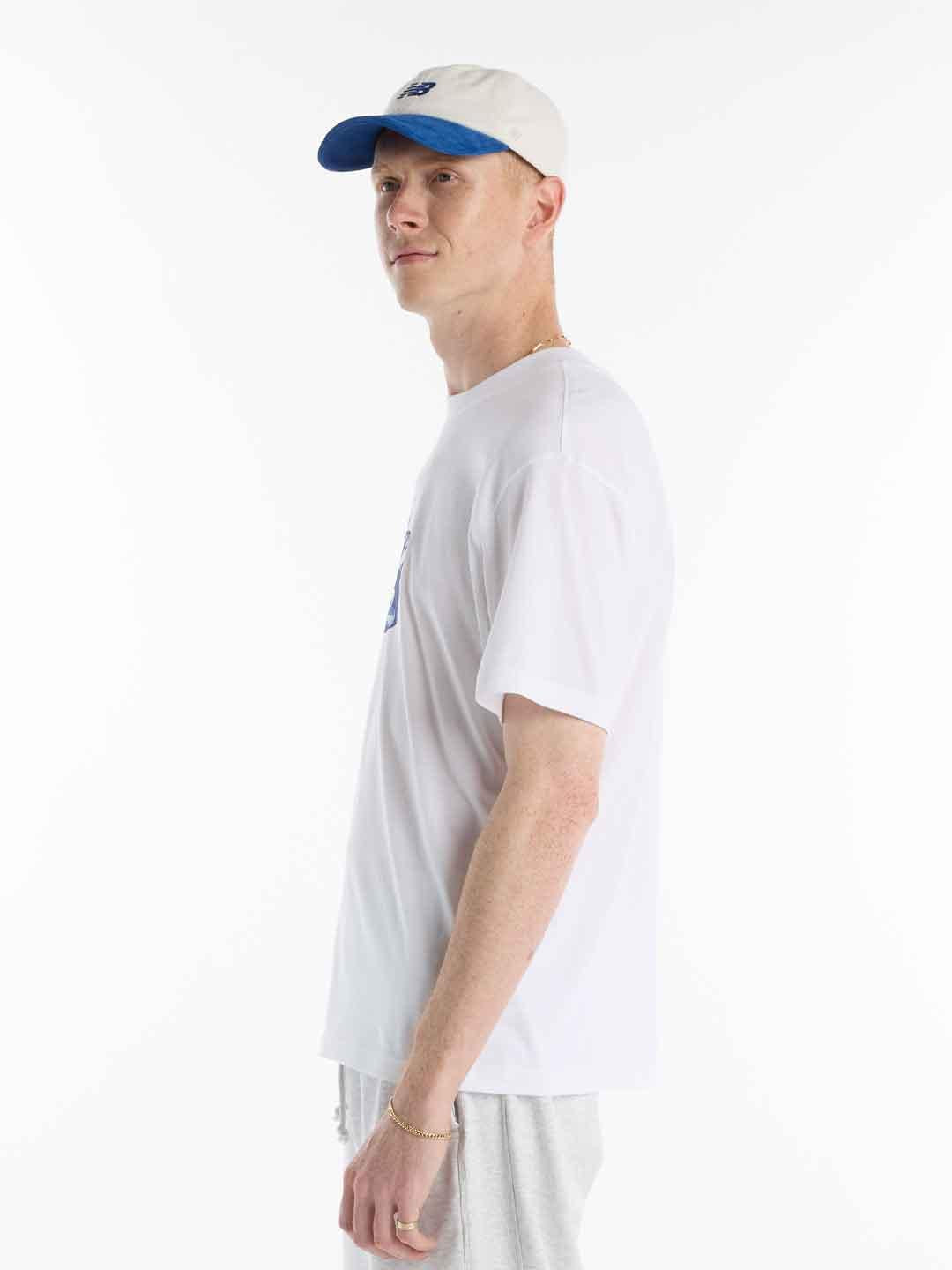 New Balance t-shirt bianco con logo blu