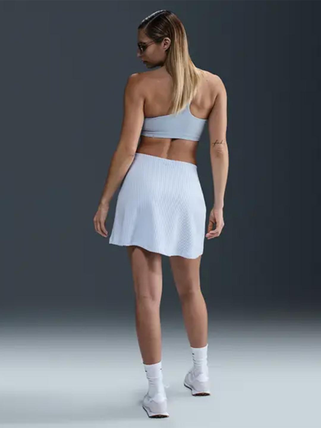 Nike gonna celeste a coste