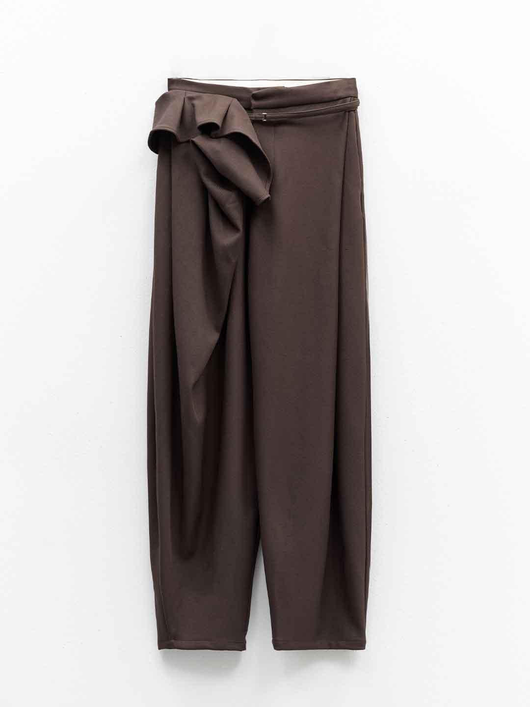 Eleh pantaloni marrone con volant
