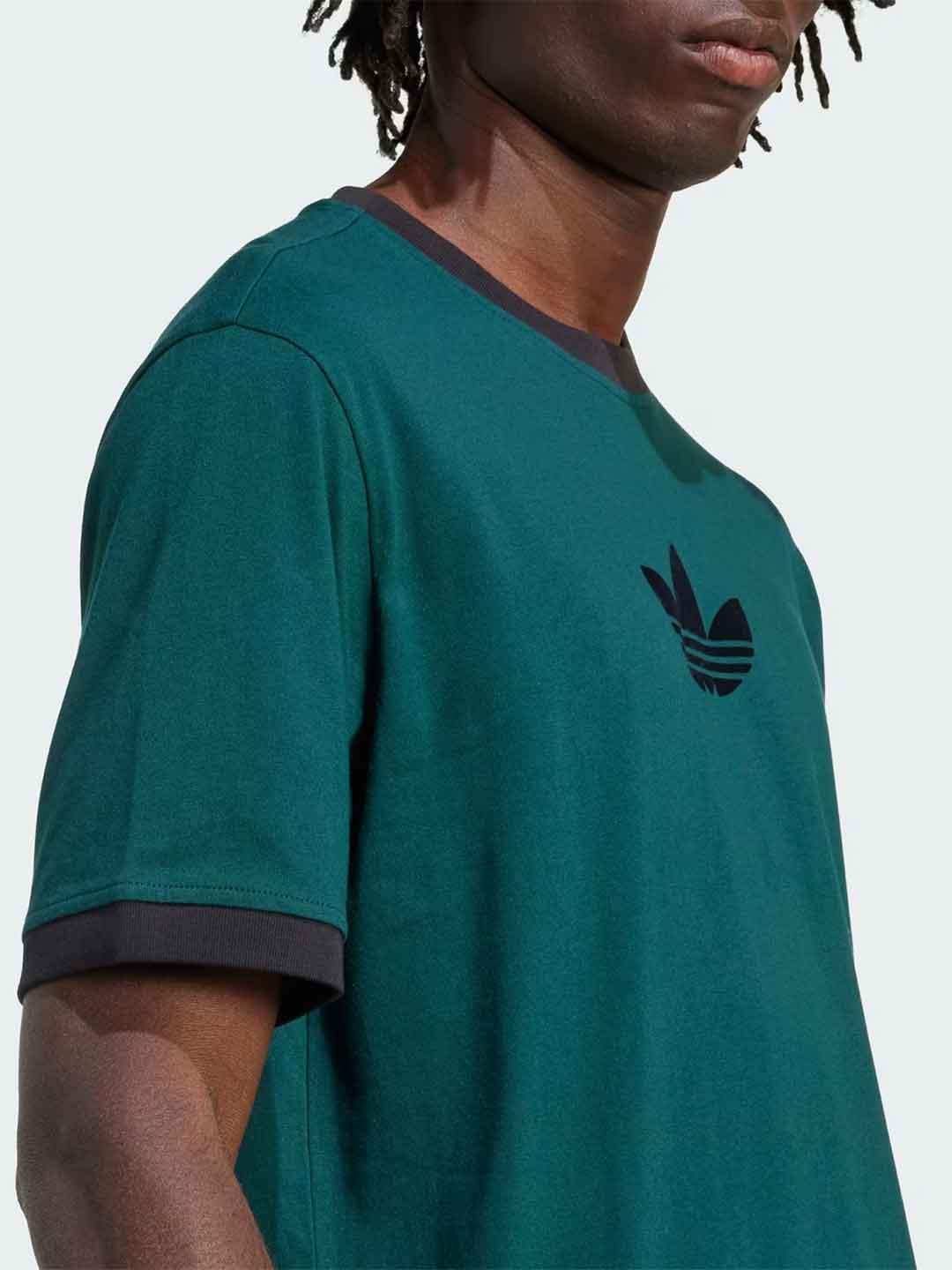 Adidas t-shirt verde con logo nero