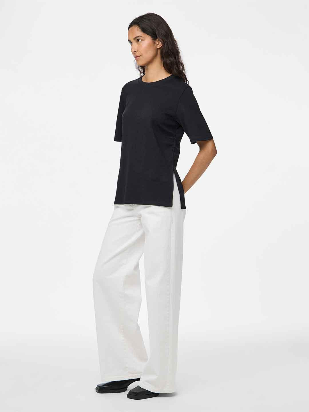 Pieces t-shirt nero con spacchi ai lati