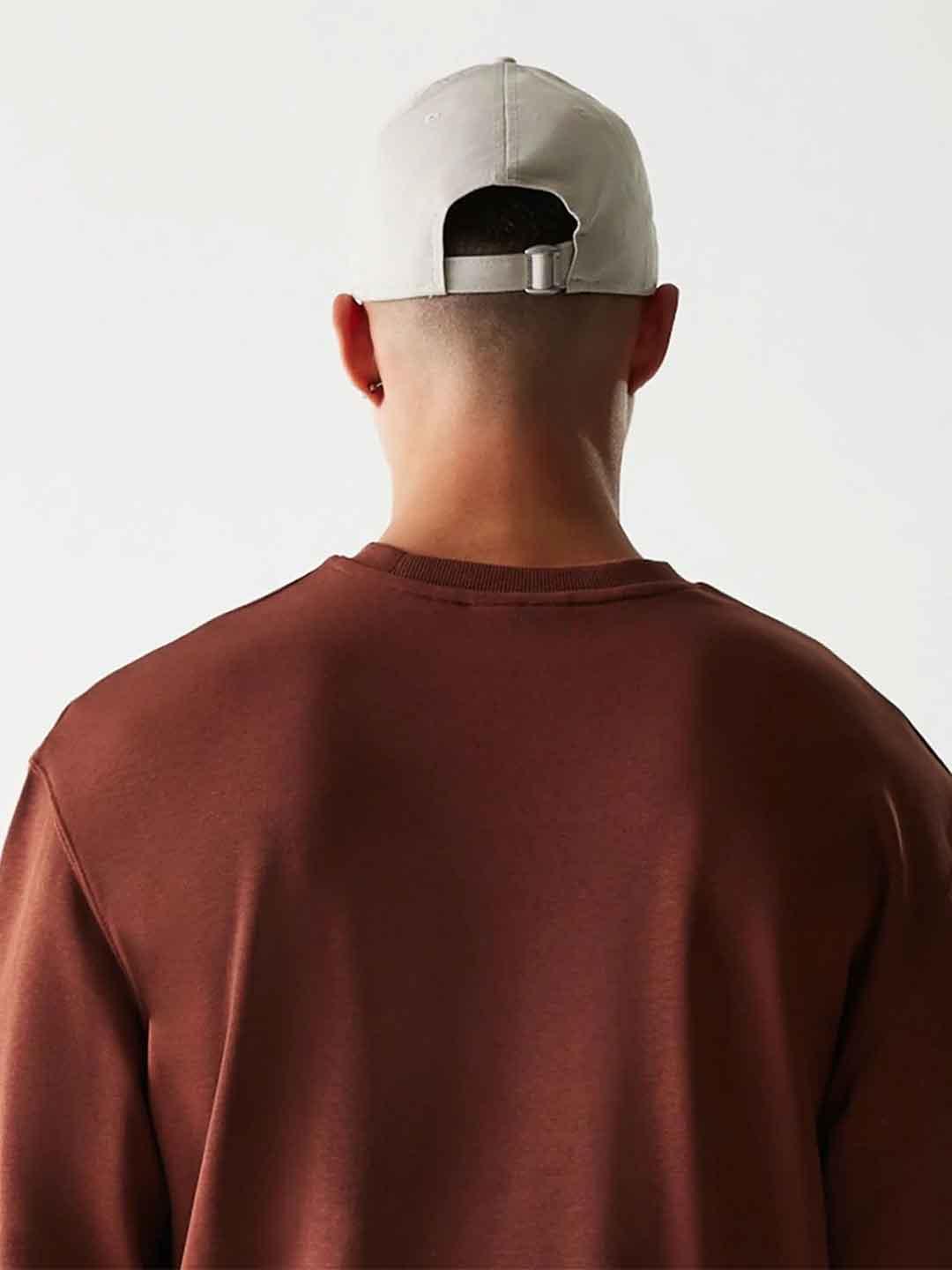New Era felpa marrone con logo bianco