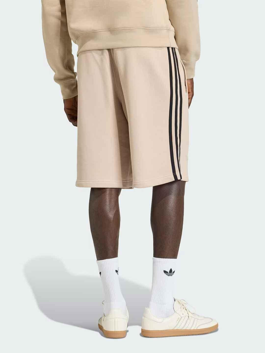 Adidas bermuda beige con bande nere