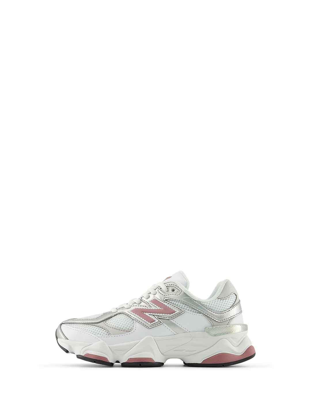 New Balance 9060 sneakers bianco con logo rosa