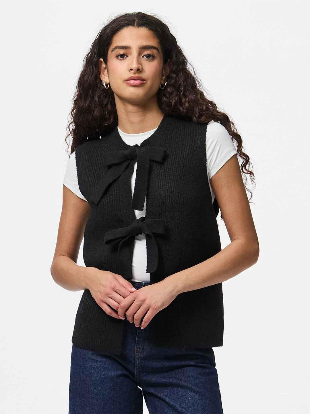 Pieces maglione nero smanicato con fiocchi