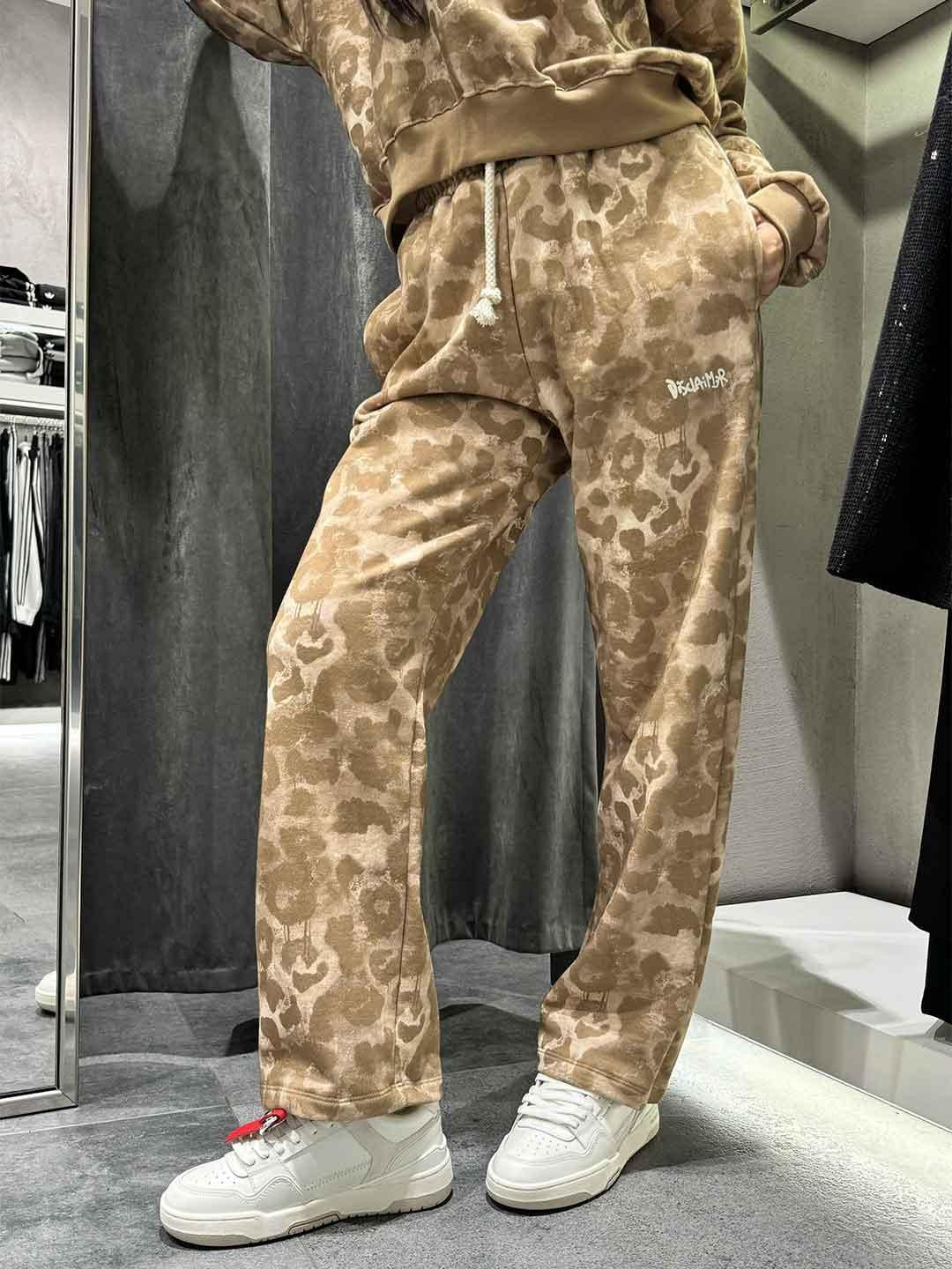 Disclaimer pantalone maculato