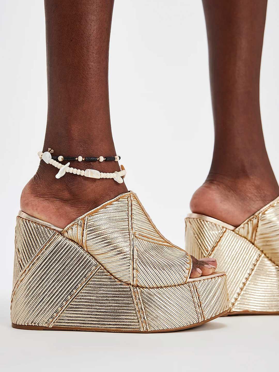 Schutz sandali oro con zeppa