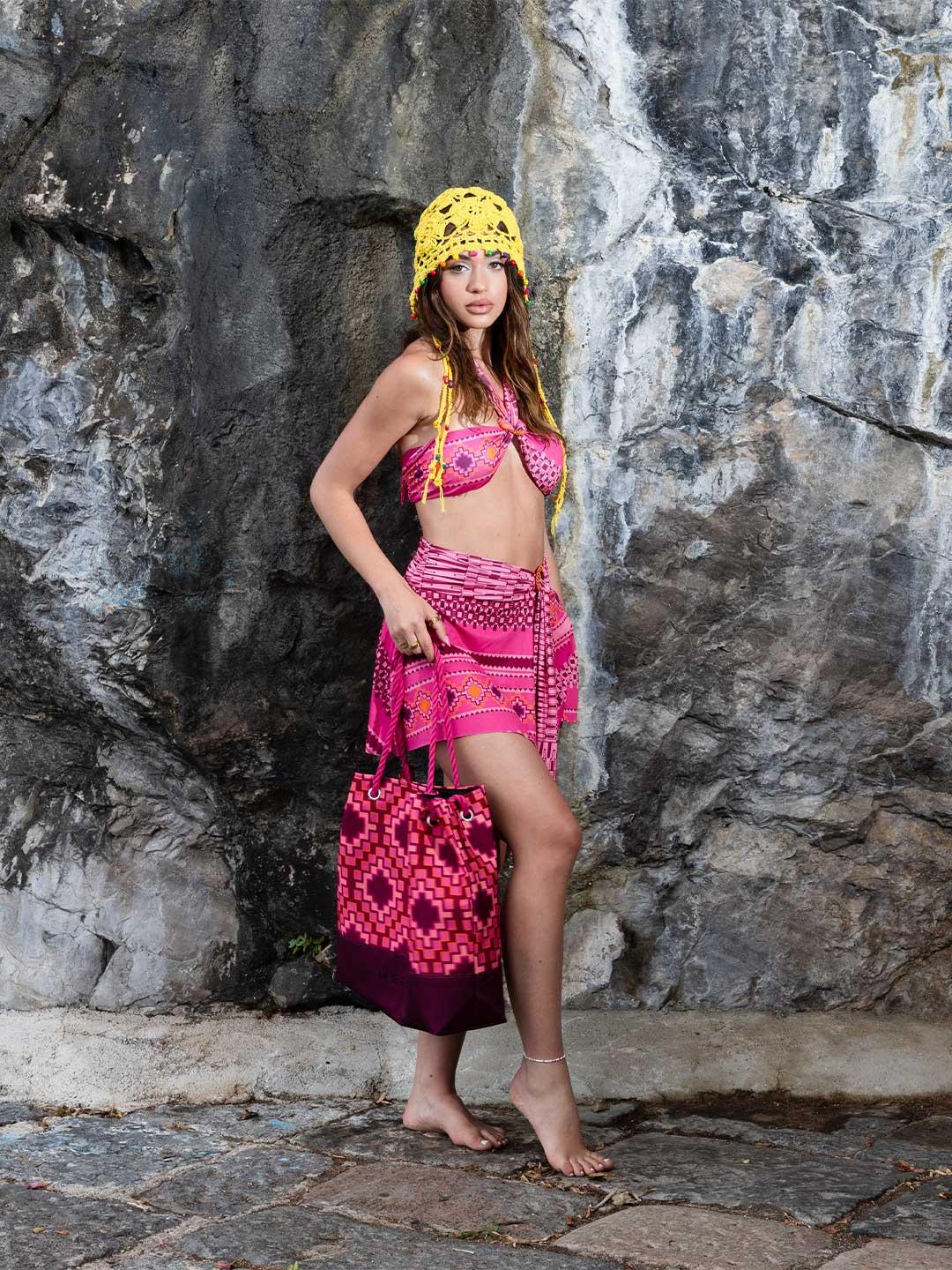Me Fui costume fucsia a fascia
