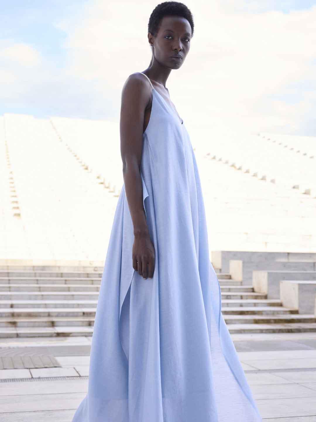 Eleh abito celeste con scollo sul retro