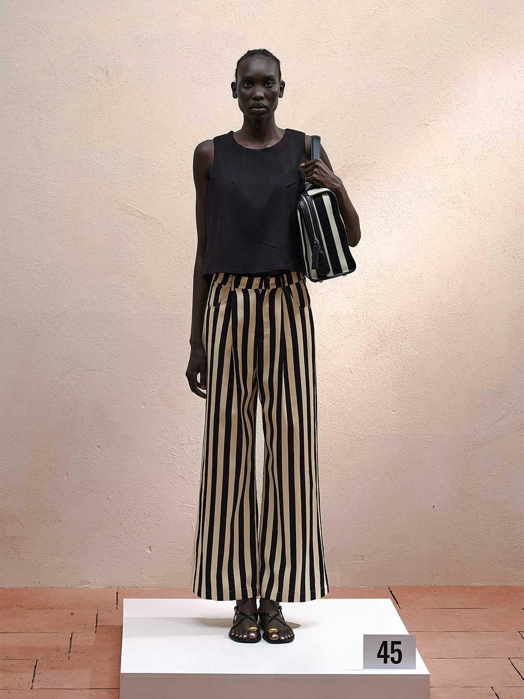 Eleh maglia nero giromanica