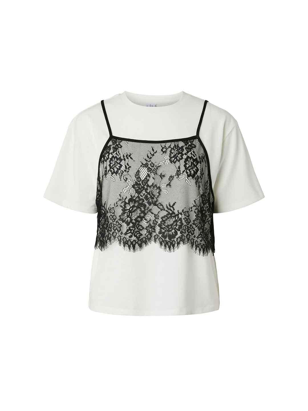 Pieces t-shirt bianco con canotta in pizzo nero