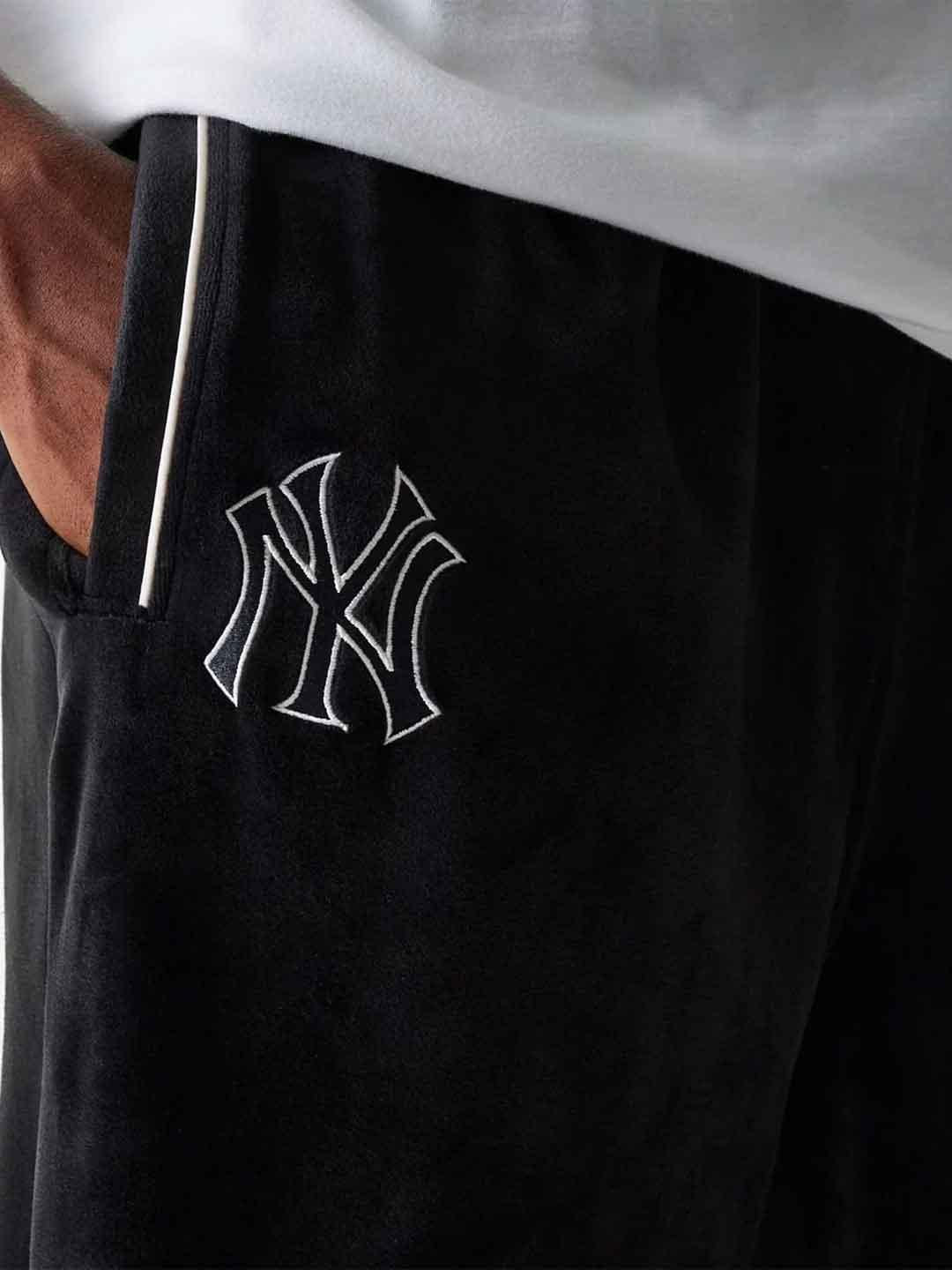 New Era pantalone nero in ciniglia