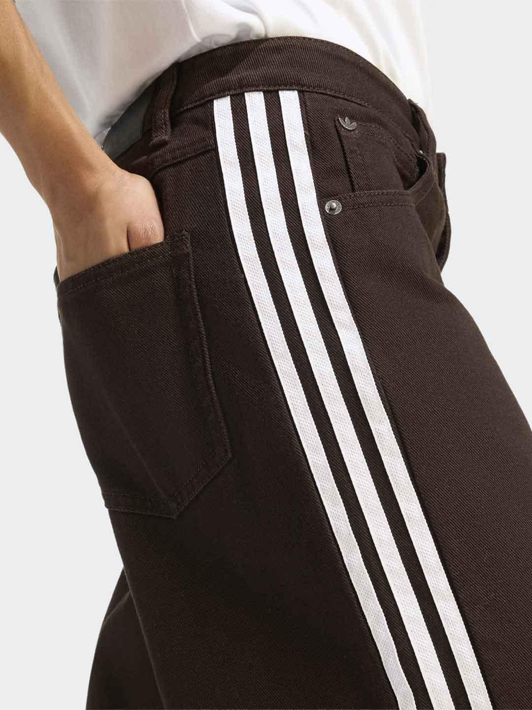 Adidas jeans marorne con bande bianche