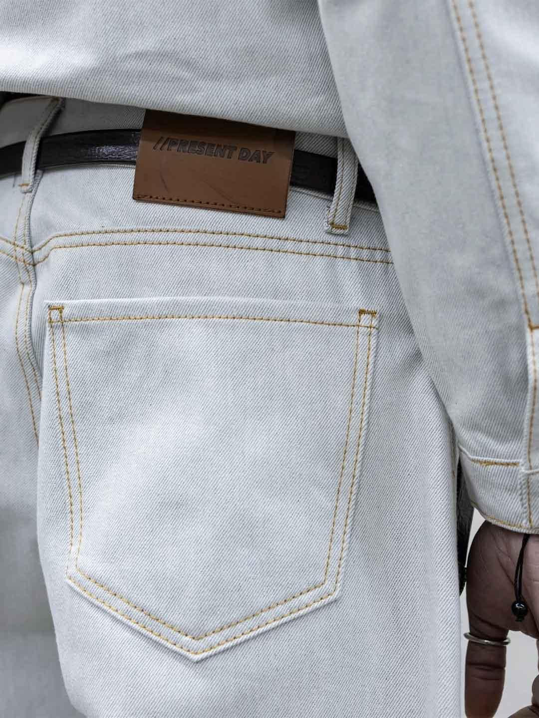 Present Day Carpenter coordinato in jeans