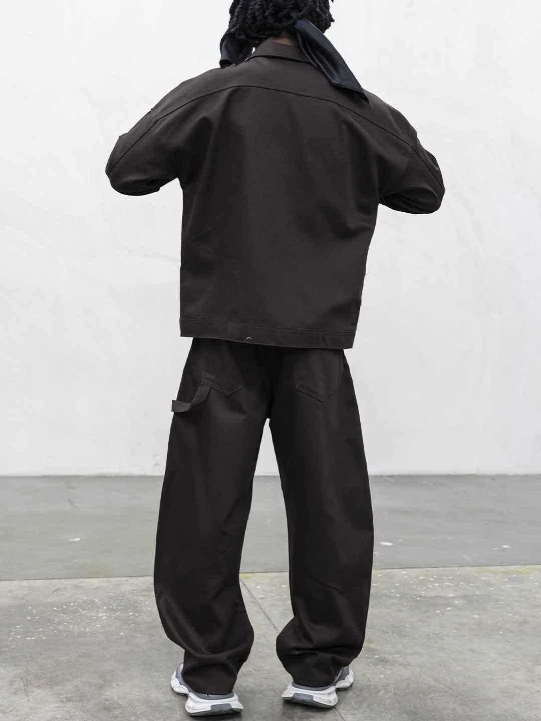 Present Day Carpenter coordinato marrone in jeans