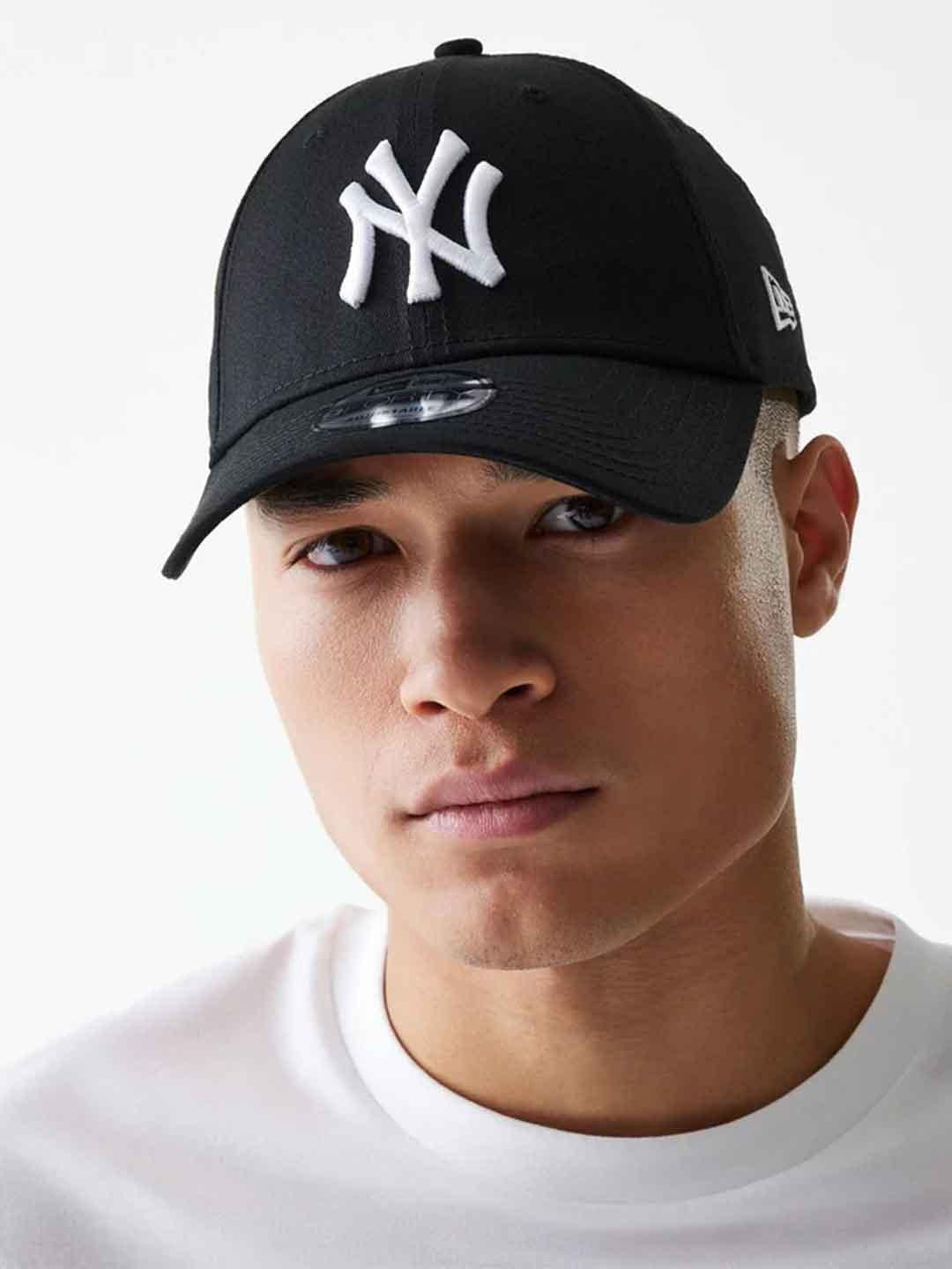 New Era 9Forty cappello nero con logo bianco