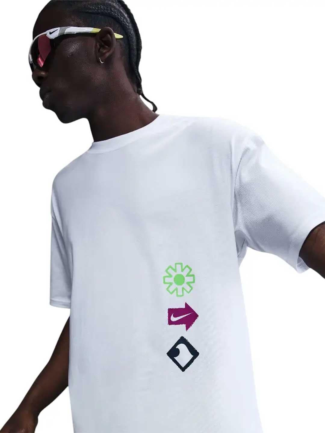 Nike t-shirt bianco con grafiche multicolor