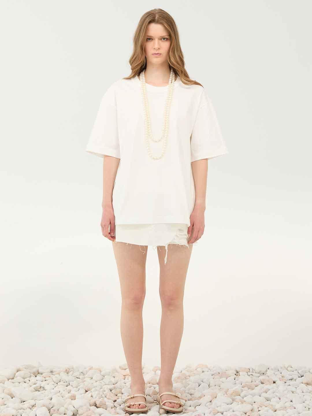 Eleh t-shirt bianco con collana di perle