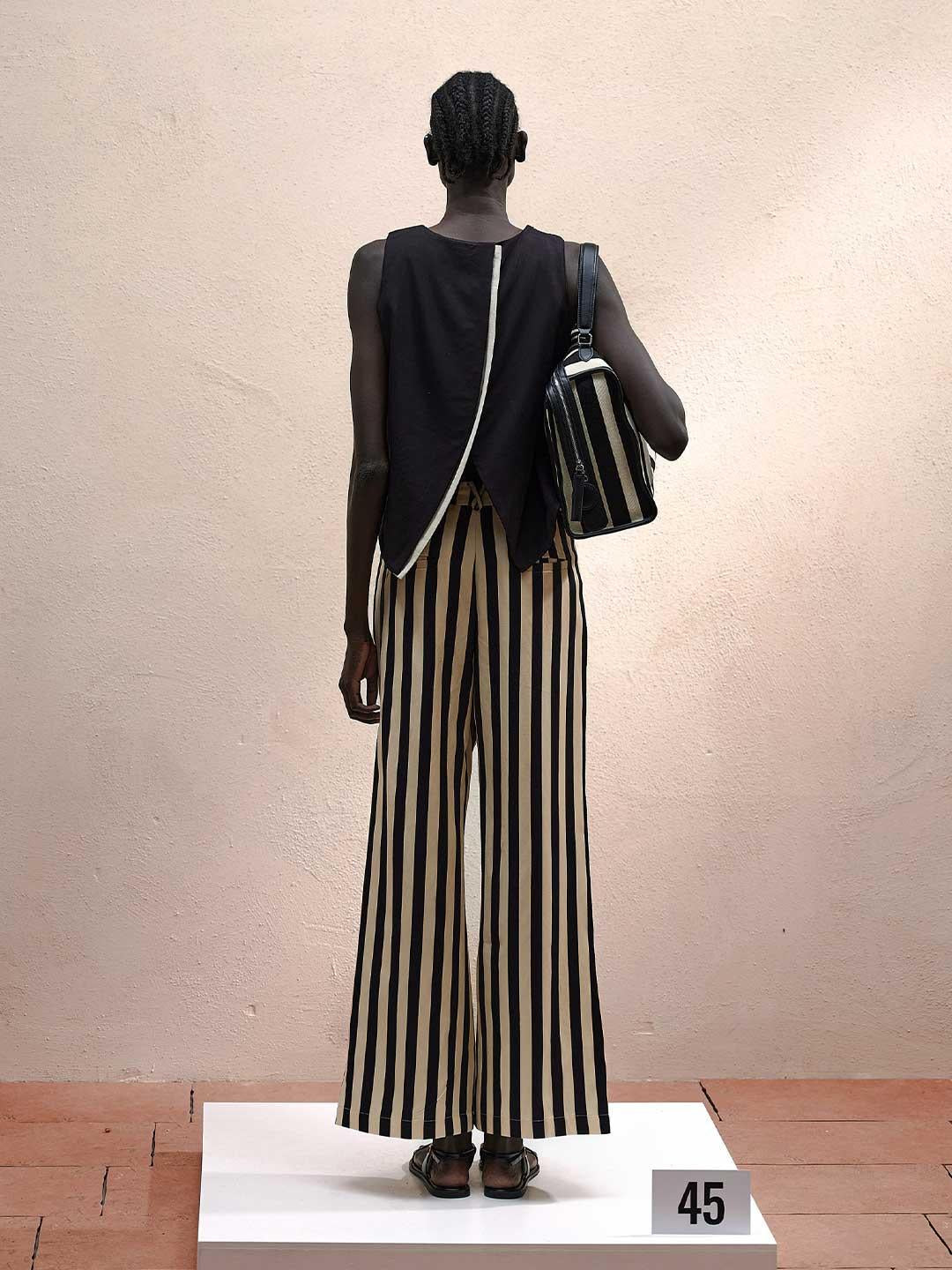 Eleh maglia nero giromanica