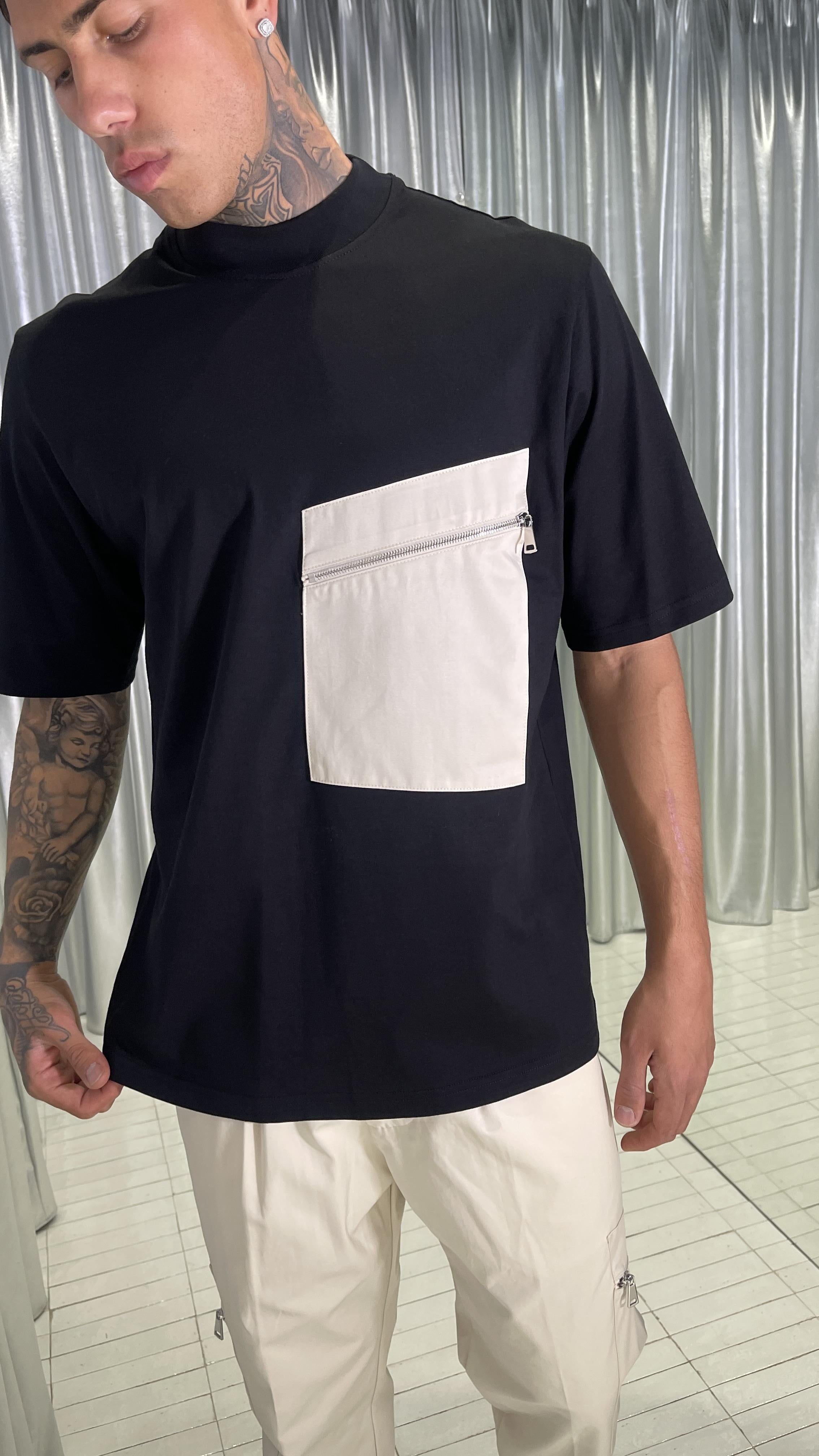 Pret A Porter t-shirt nero con tasca