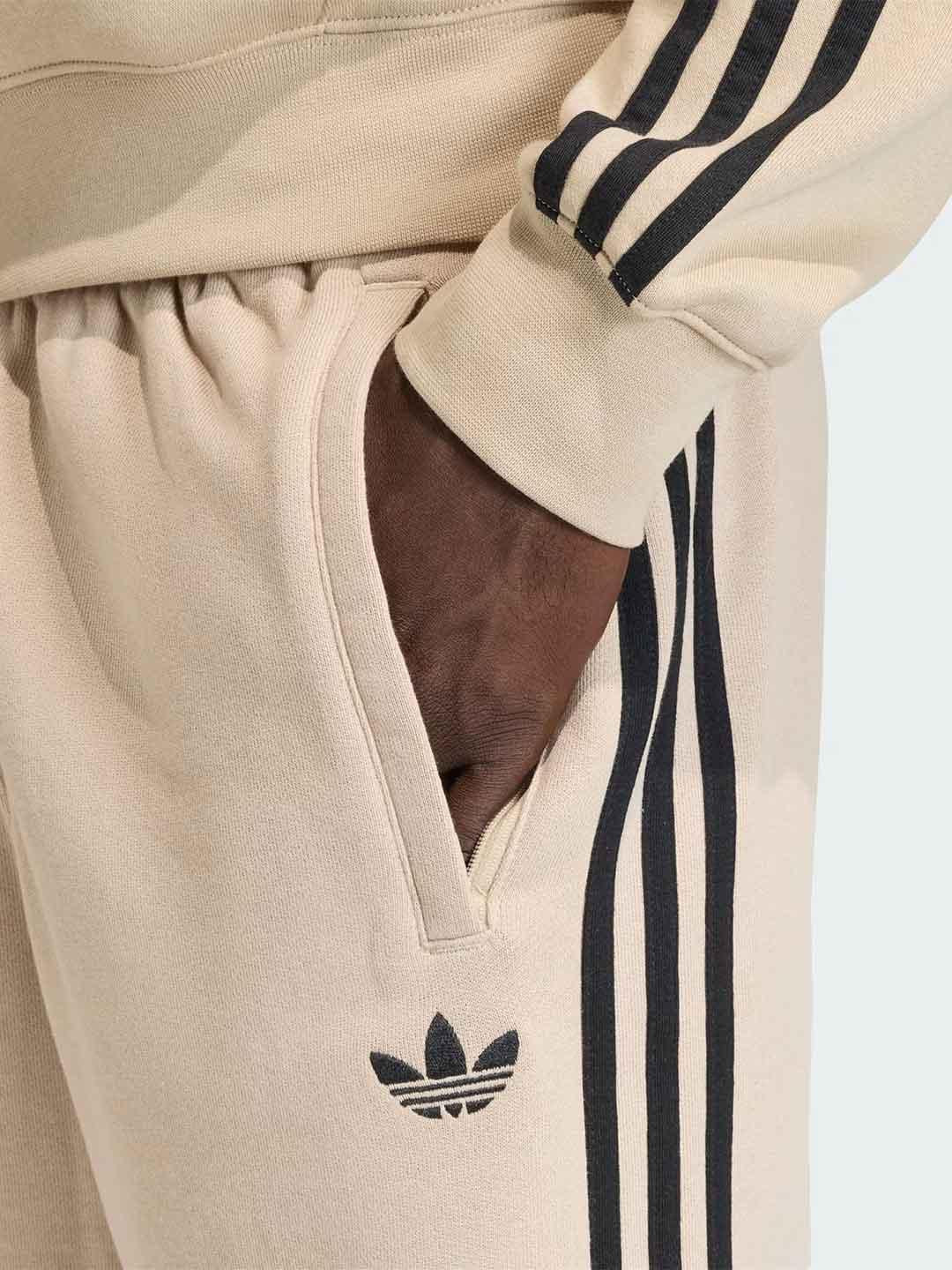 Adidas bermuda beige con bande nere