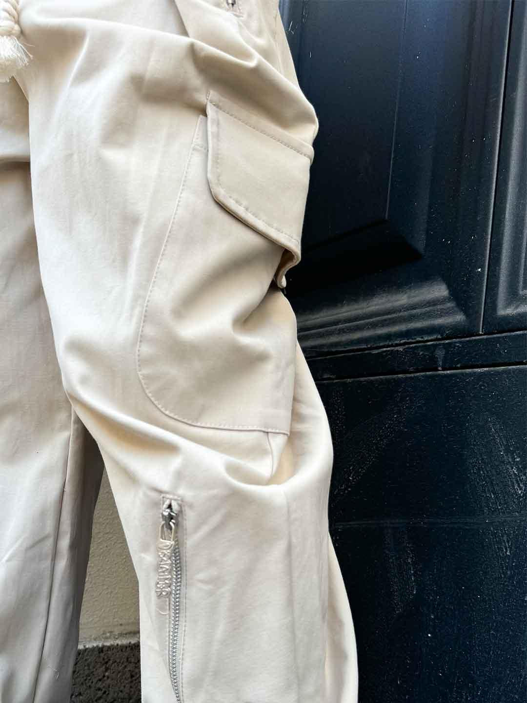 Disclaimer pantaloni beige cargo