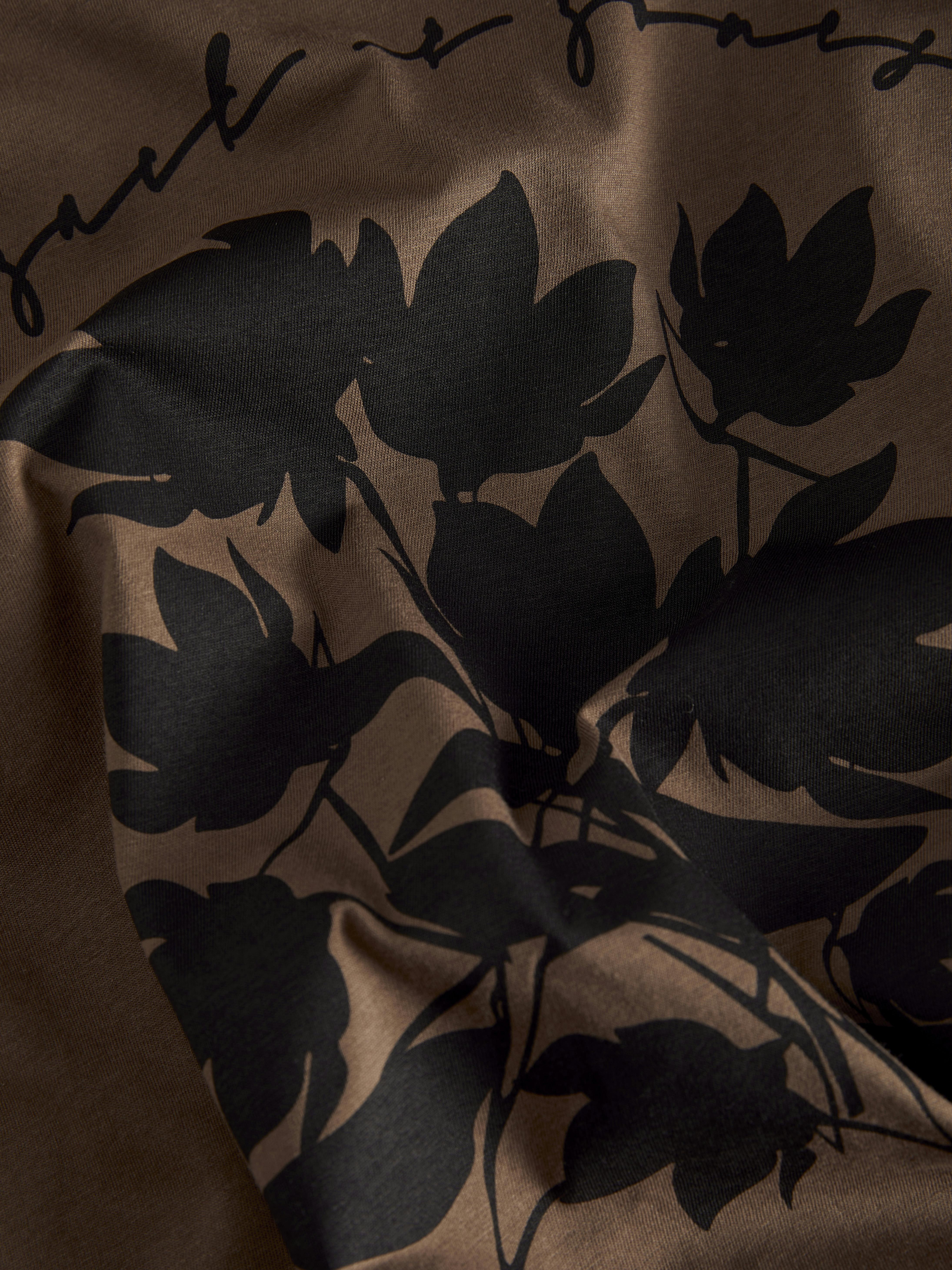 Jack & Jones t-shirt marone con fiori