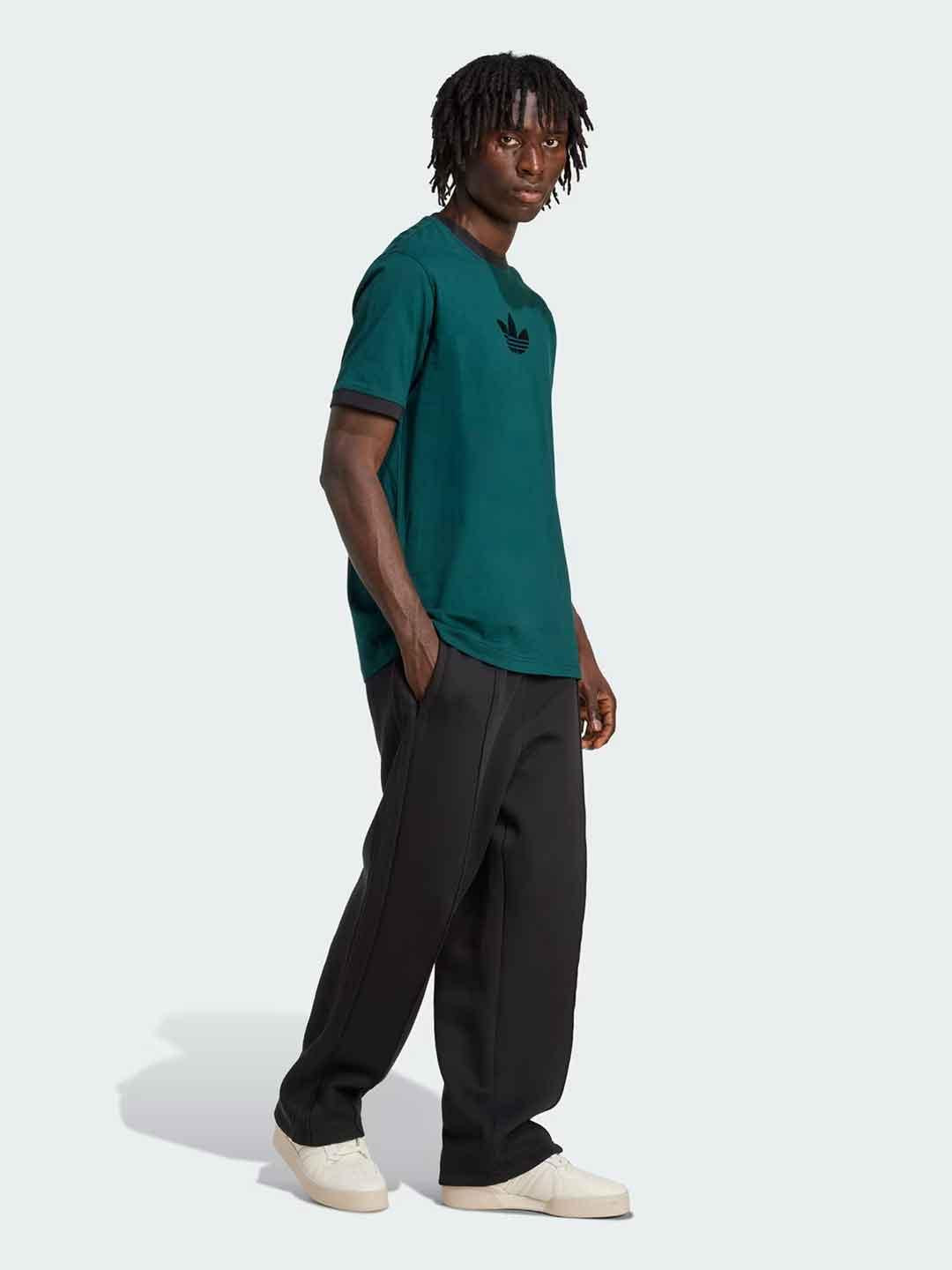 Adidas t-shirt verde con logo nero