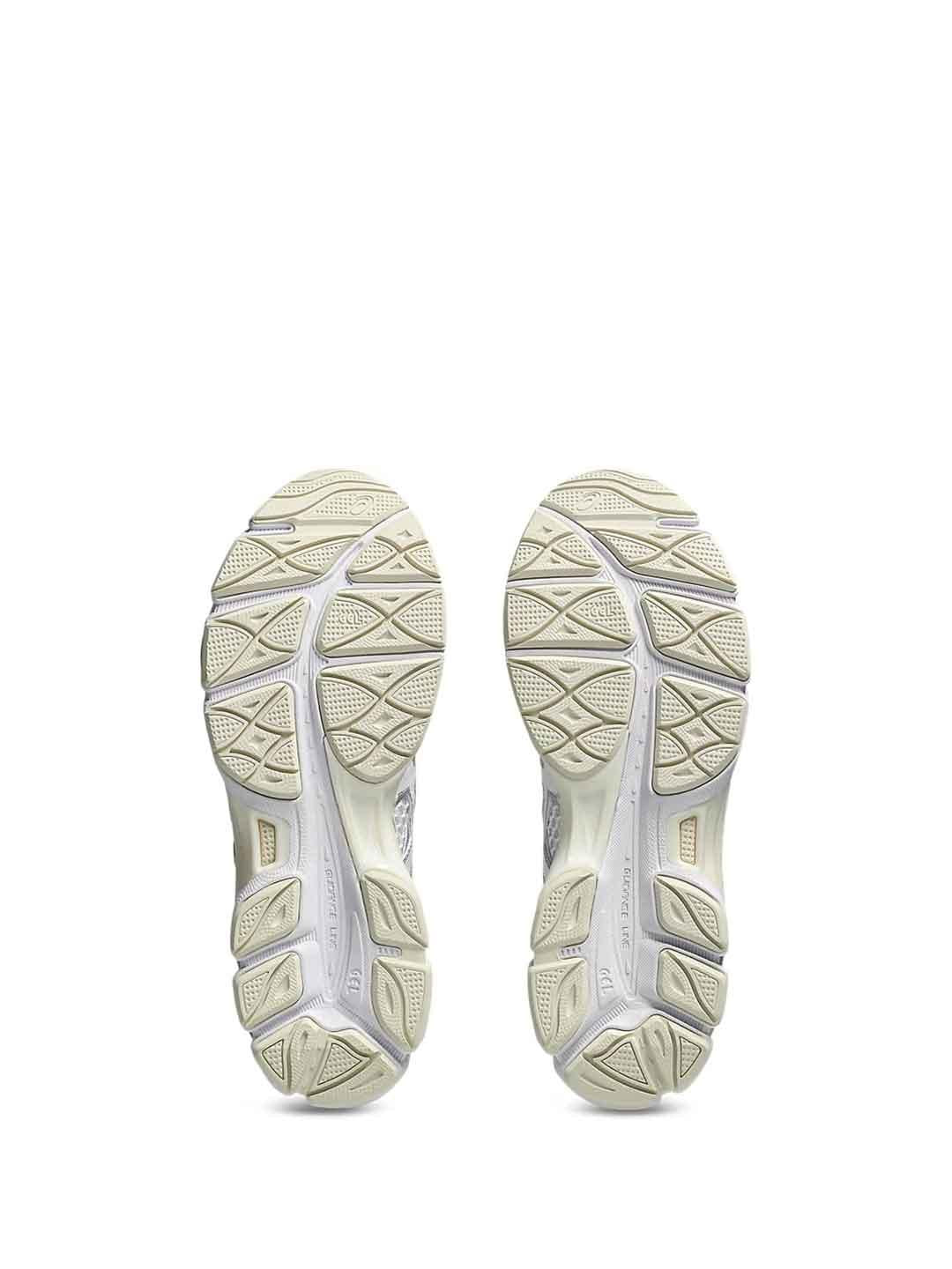 Asics Gel-Cumulus 16 sneakers bianco e argento