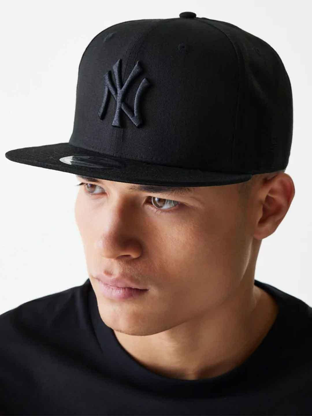 New Era 9Fifty cappello nero con visiera piatta