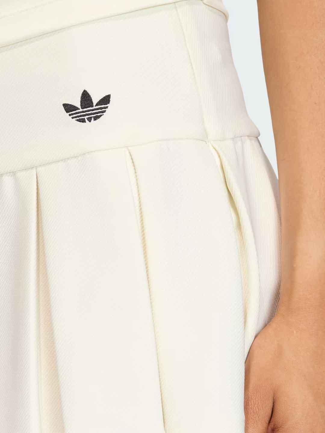 Adidas gonna bianco corta