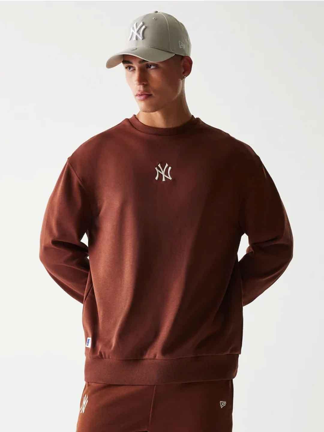 New Era felpa marrone con logo bianco