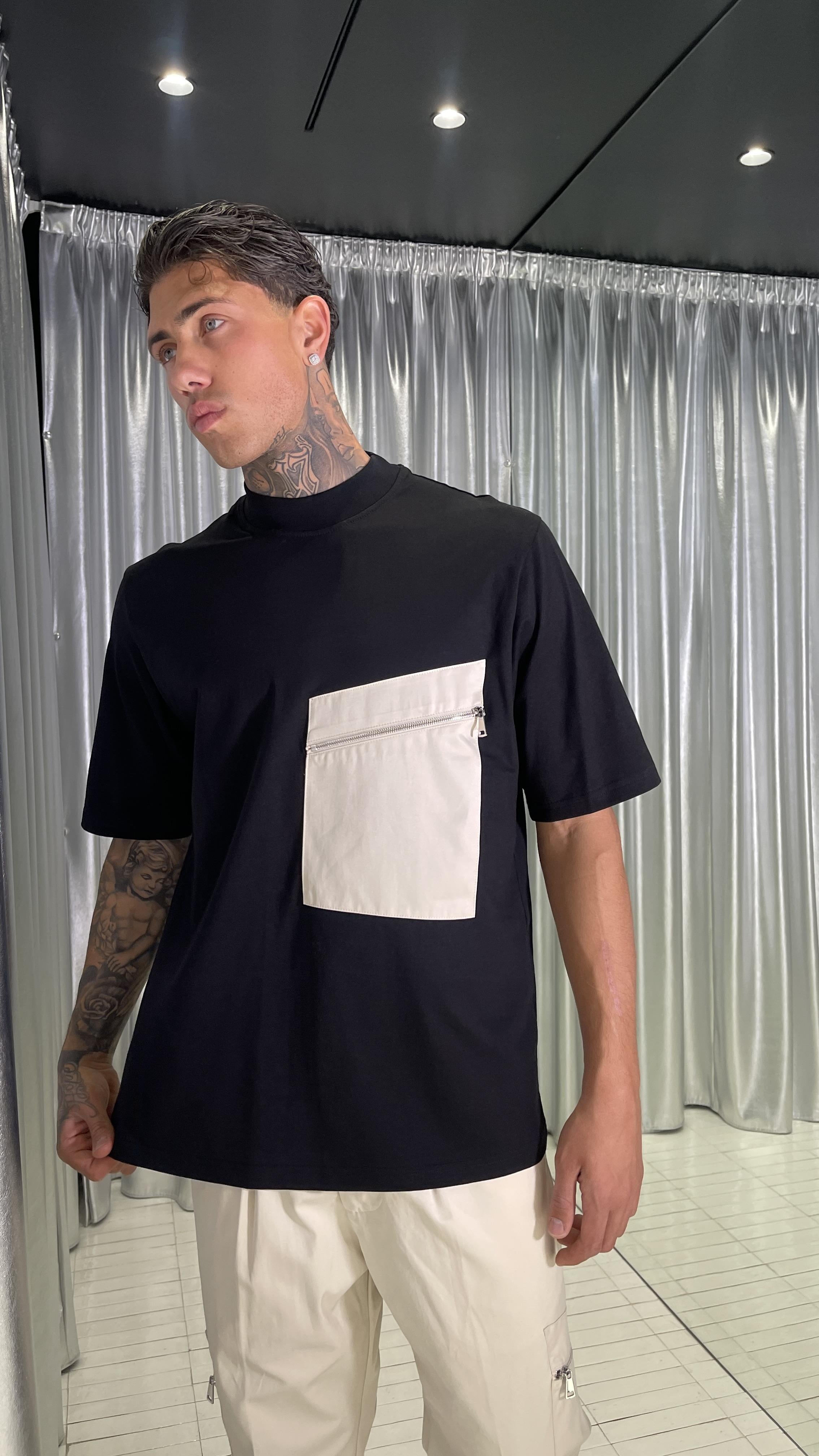 Pret A Porter t-shirt nero con tasca