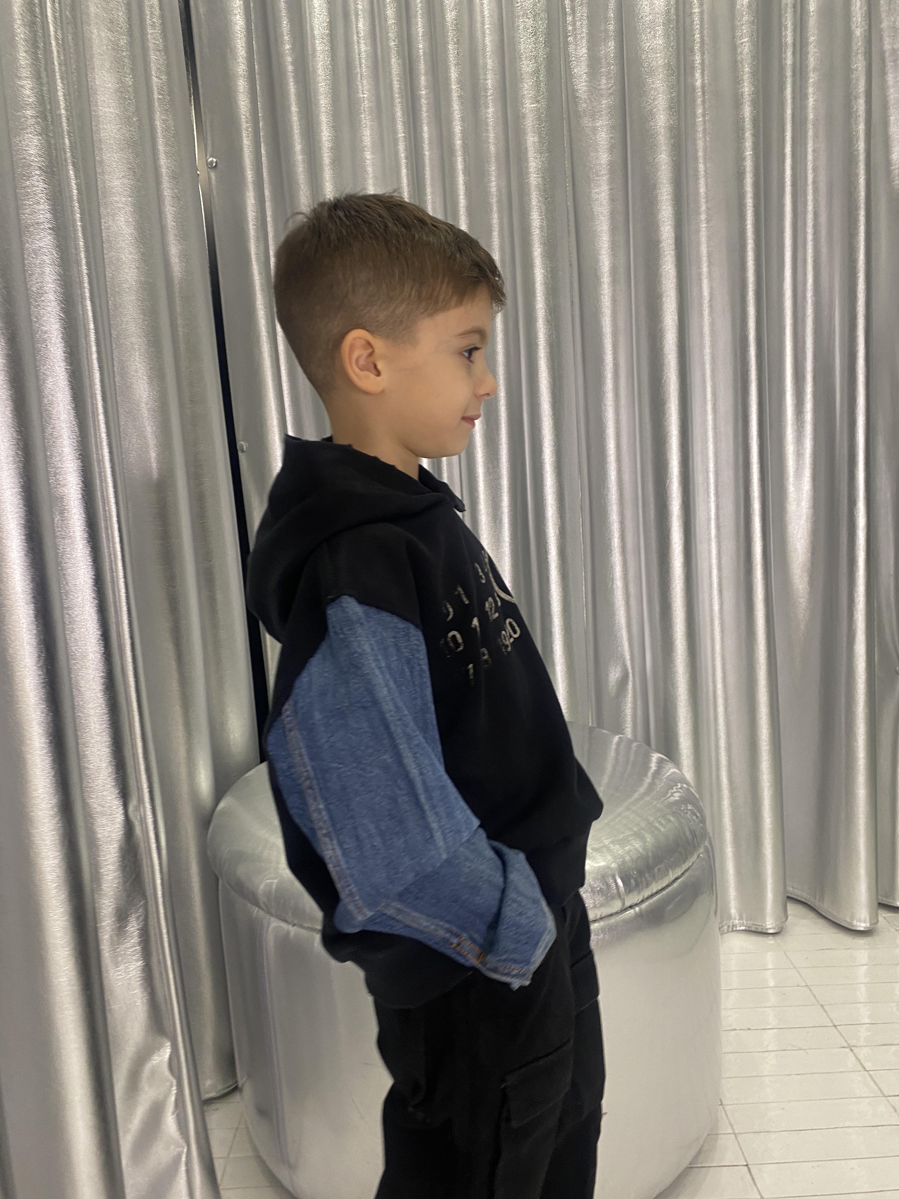 Maison Margiela felpa kids nero con cappuccio e maniche in jeans