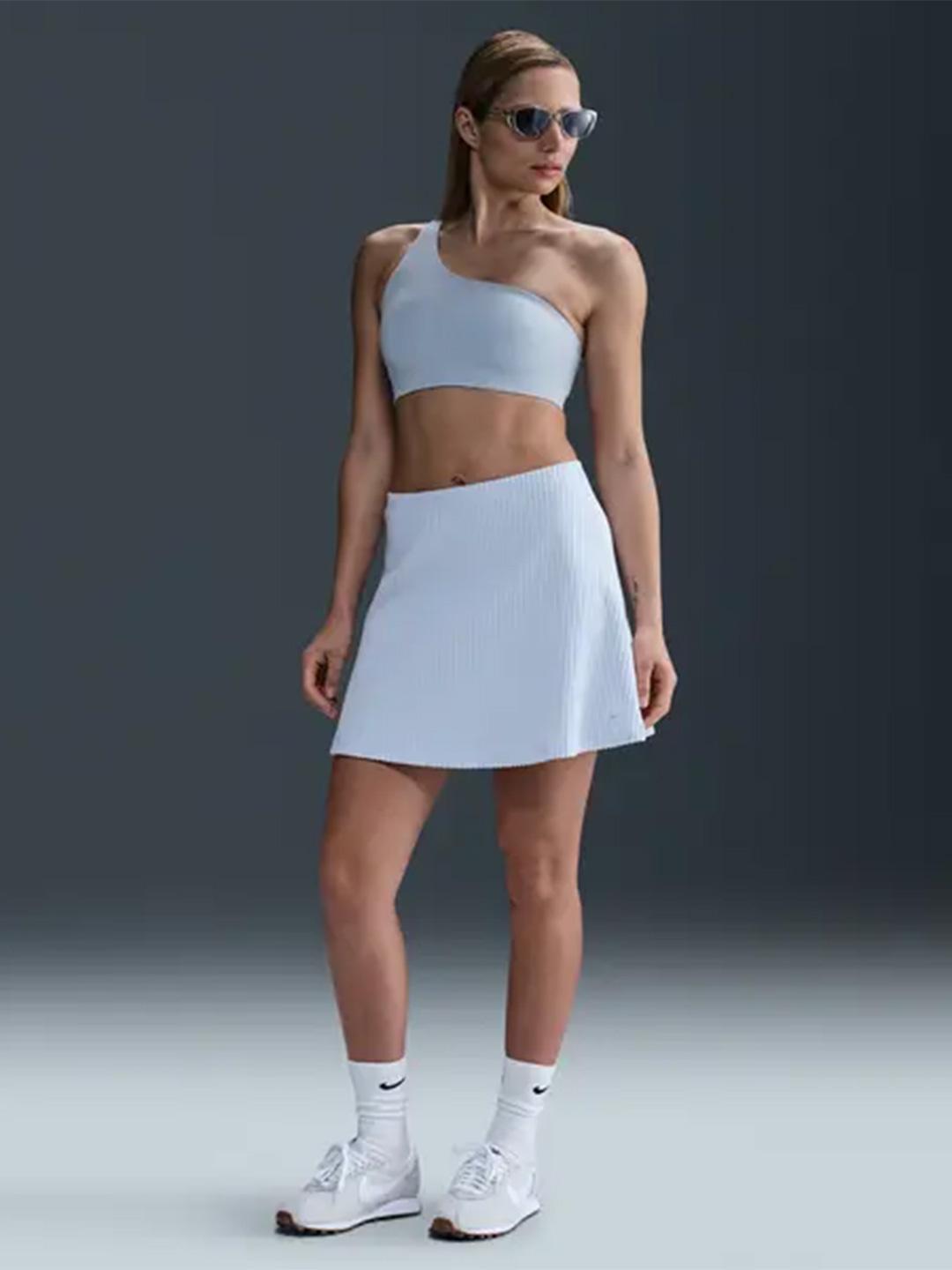 Nike gonna celeste a coste