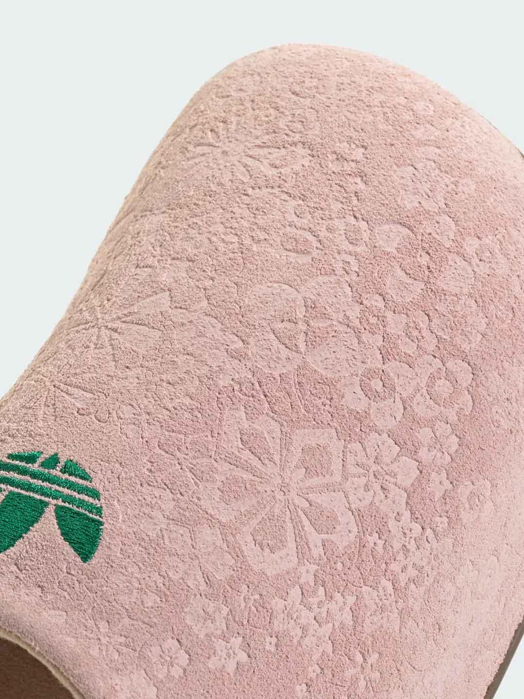 Adidas Adimule sabot rosa con logo verde
